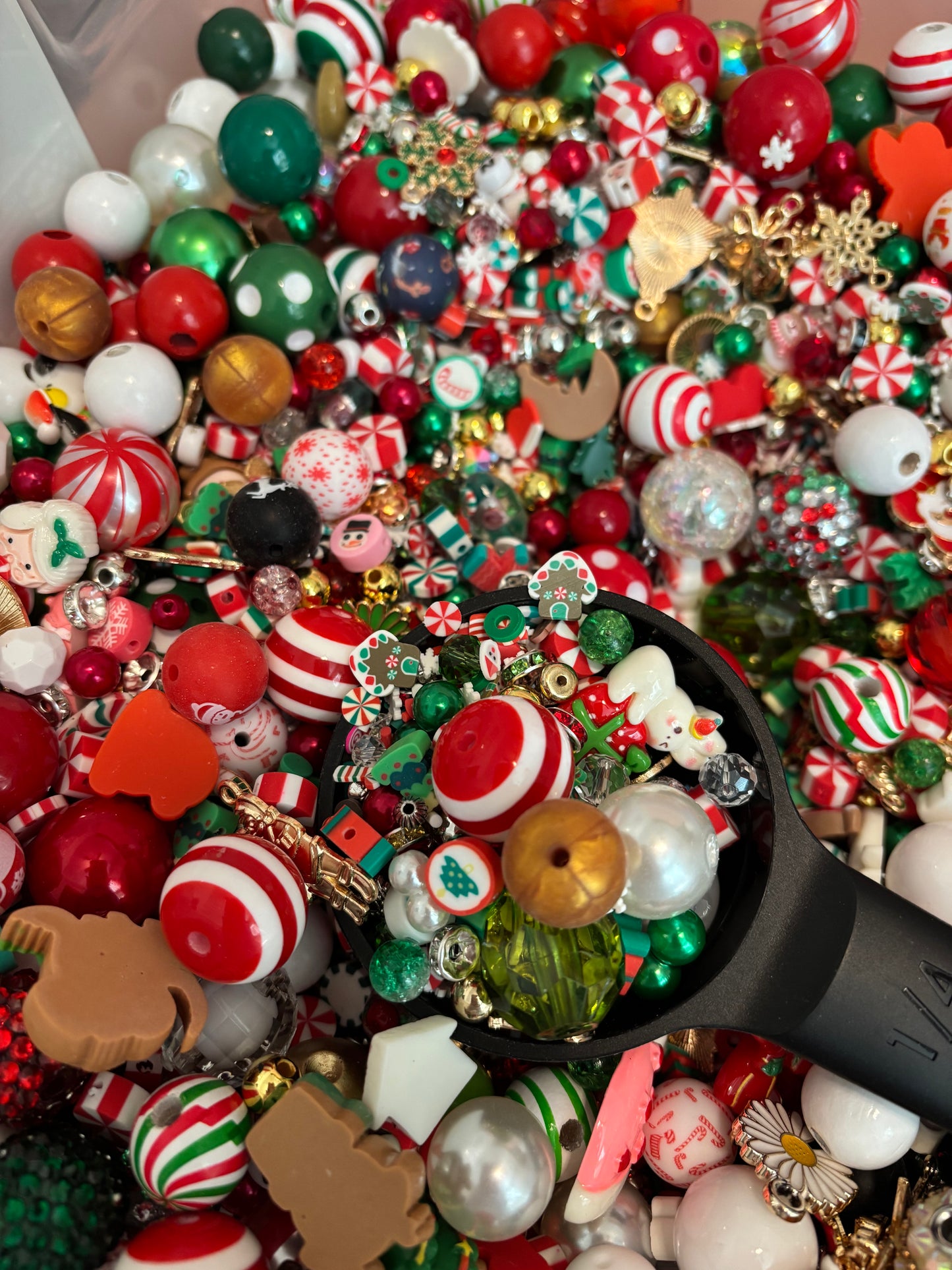 Scoops for your holiday crafts