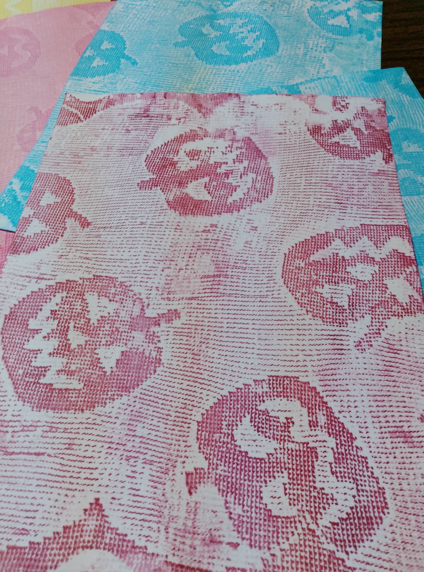 Pretty Pumpkin Papers 10 pieces per pumkiny pack.