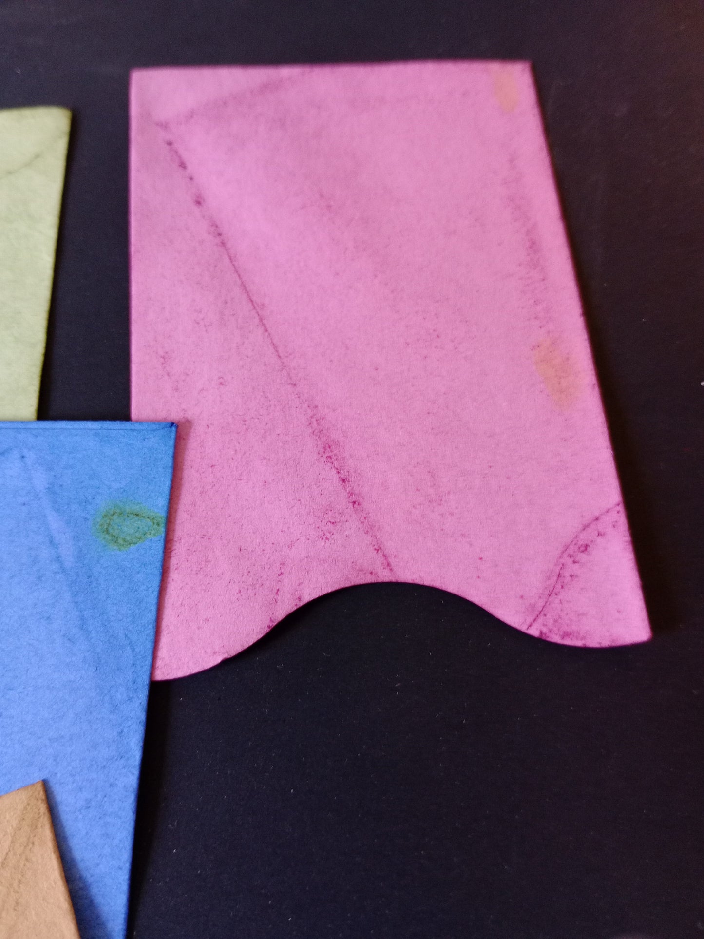 3 1/2" x 2 1/2" pretty key tags, these are perfect for gift cards as gifts or tucks for a journal. Another must have 😆😆