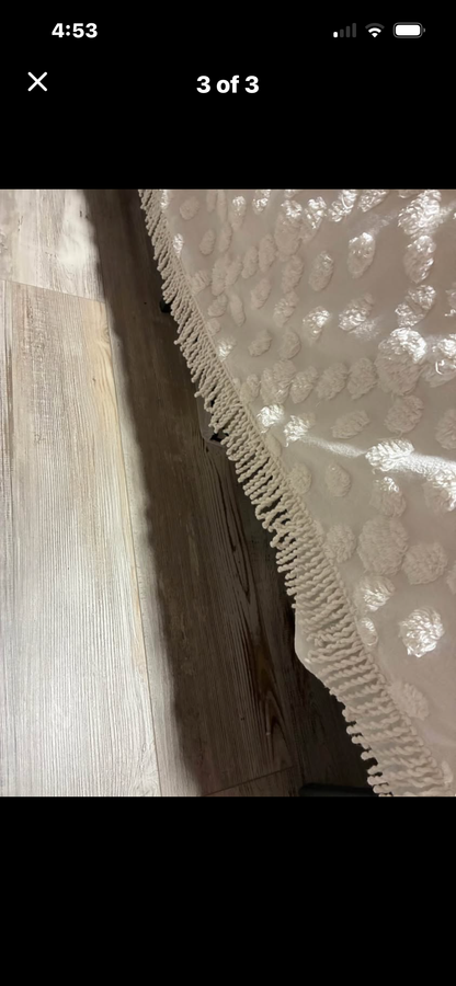Tuffed chenille king size bedspread