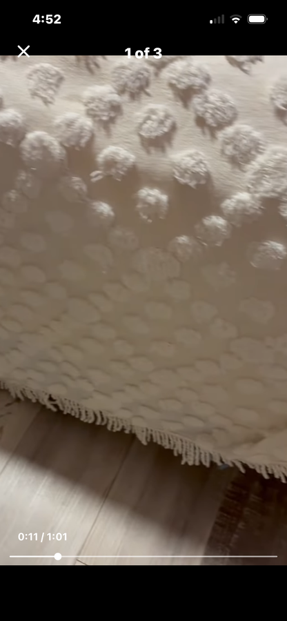 Tuffed chenille king size bedspread