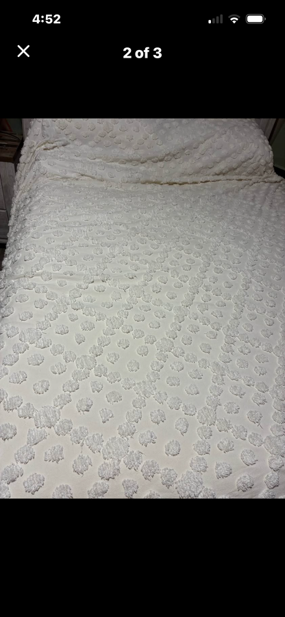 Tuffed chenille king size bedspread
