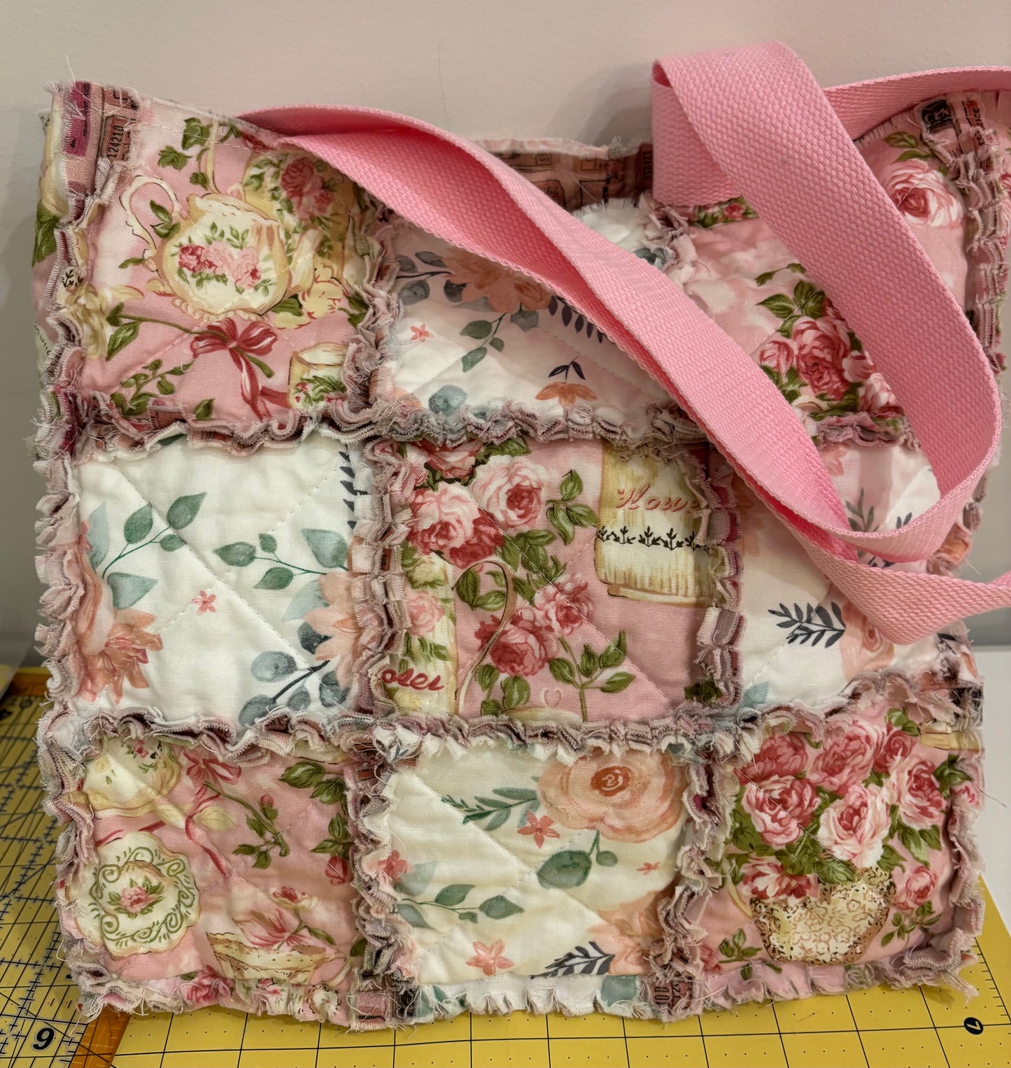 Bev's Stitching - "A Ragged Tote"